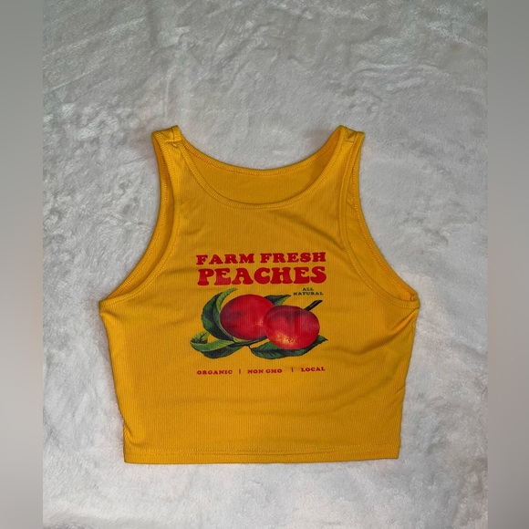NWOT Yellow Tank Top with Farm Fresh Peaches Print never worn - Picture 3 of 4
